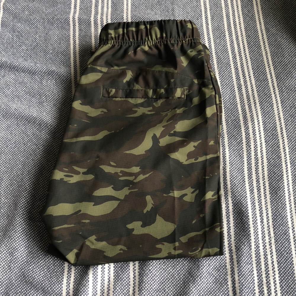 Virus fleece joggers.